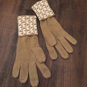 Micheal KORS Knit Monogram Gloves